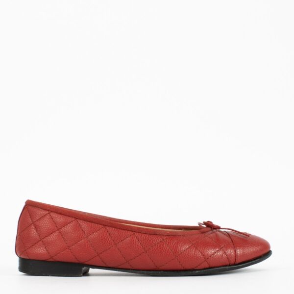 Chanel red quilted caviar leather ballerina flats with CC logo, bow detail, and original box at Labellov.com
