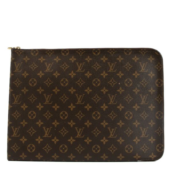 Shop safe online at Labellov in Antwerp, Brussels and Knokke this 100% authentic second hand Louis Vuitton Monogram Canvas Etui Voyager GM Laptop Case