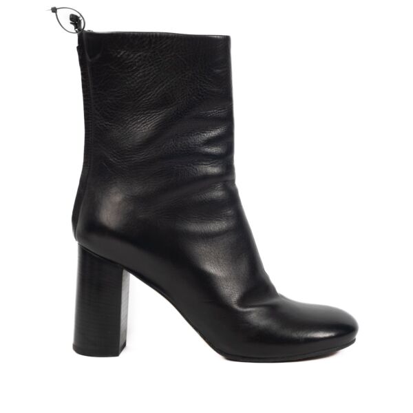Shop 100% authentic second-hand Chloé Black Round Toe Boots - Size 40 on Labellov.com