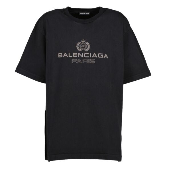 Balenciaga Black Logo T-shirt - size S for the best price at Labellov secondhand luxury in Antwerp. We buy and sell your preloved and new designer items.
