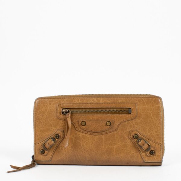 Shop 100% authentic secondhand Balenciaga Camel Classic City Wallet on Labellov.com