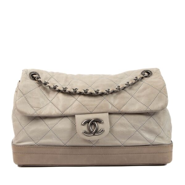 Chanel Grey Calfskin Maxi Classic Bag ○ Labellov ○ Buy and Sell