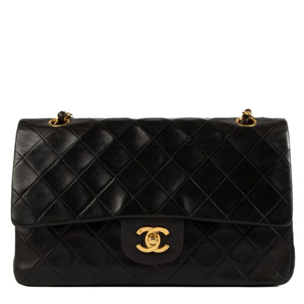 Shop safe online at Labellov in Antwerp, Brussels and Knokke this 100% authentic second hand Chanel Black Lambskin Medium Classic Flap Bag 