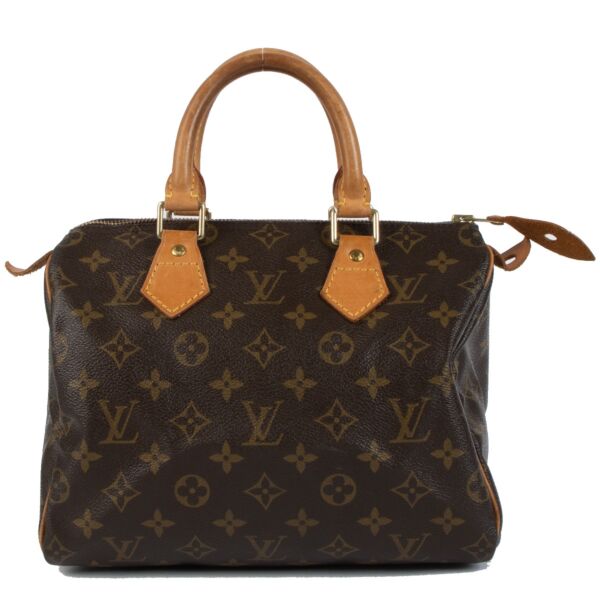Shop safe online at Labellov in Antwerp, Brussels and Knokke this 100% authentic second hand Louis Vuitton Monogram Canvas Speedy 25 