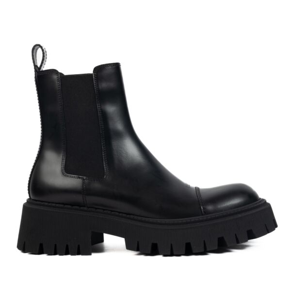 Shop 100% authentic second-hand Balenciaga Tractor Bootie L20 on Labellov.com