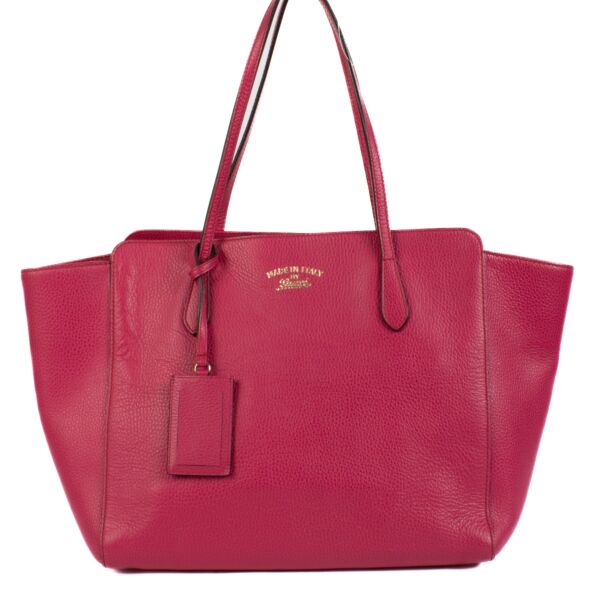 Shop 100% authentic Gucci Fuchsia Swing Shoulder Bag at Labellov.com.