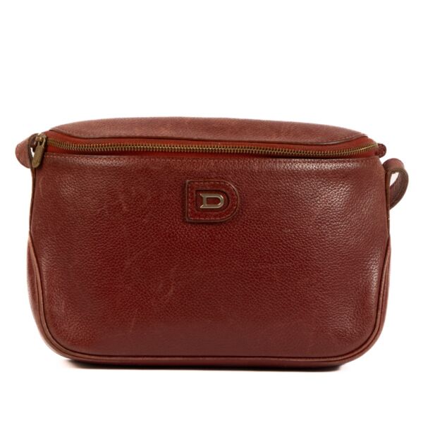 Shop 100% authentic second-hand Delvaux Macao Burgundy Leather Crossbody on Labellov.com