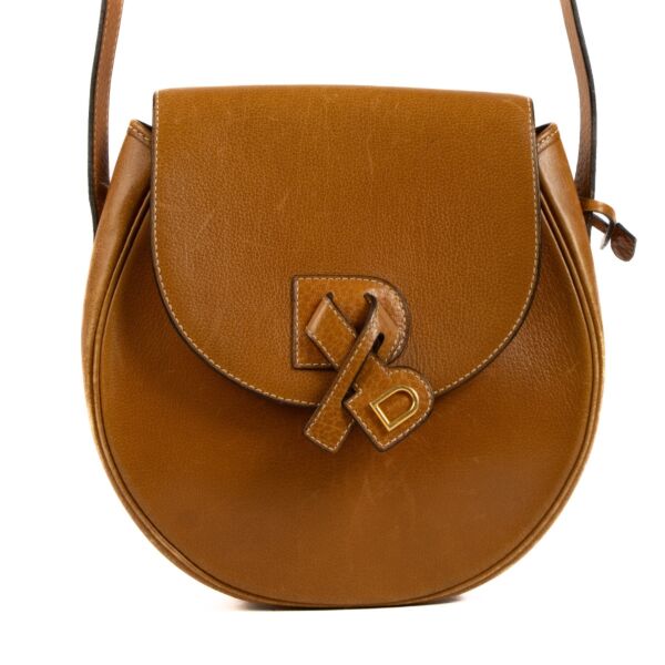 Shop safe online at Labellov this 100% authentic second hand Delvaux Camel Leather Crossbody Bag