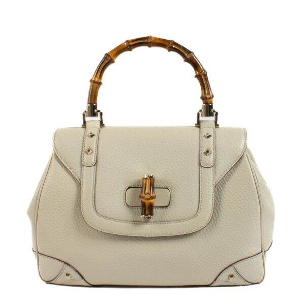 Shop safe online at Labellov in Antwerp, Brussels and Knokke this 100% authentic second hand Gucci White Bamboo Top Handle Bag