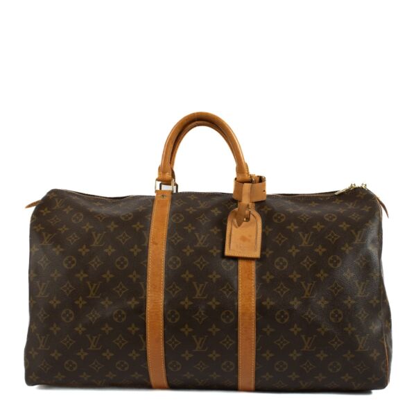 Shop safe online at Labellov in Antwerp, Brussels and Knokke this 100% authentic second hand Louis Vuitton Monogram Keepall 55 Travel Bag