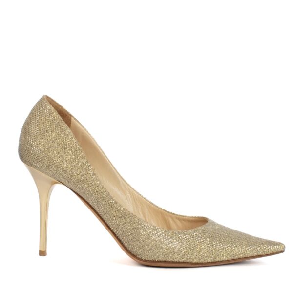 Shop safe online at Labellov in Antwerp, Brussels and Knokke this 100% authentic second hand Jimmy Choo Gold Pumps - Size 39