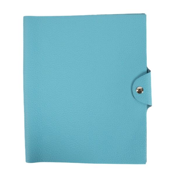 The Hermès Ulysse is a sleek leather notebook holder with a minimalist design, featuring luxurious craftsmanship and a spacious interior for essentials. Shop now on Labellov.com.