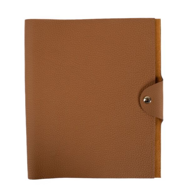 The Hermès Ulysse is a sleek leather notebook holder with a minimalist design, featuring luxurious craftsmanship and a spacious interior for essentials. Shop now on Labellov.com. 