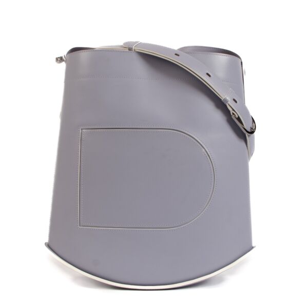 Buy an authentic second hand Delvaux Lilas/Ivory Box Calf Pin GM Bag in very good condition at Labellov. 