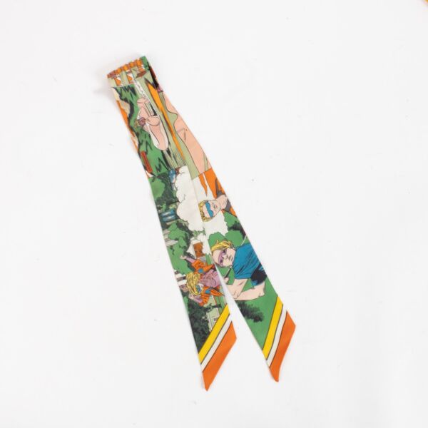 Shop safe online at Labellov in Antwerp, Brussels and Knokke this 100% authentic second hand Hermès Twilly Orange Strip Scarf