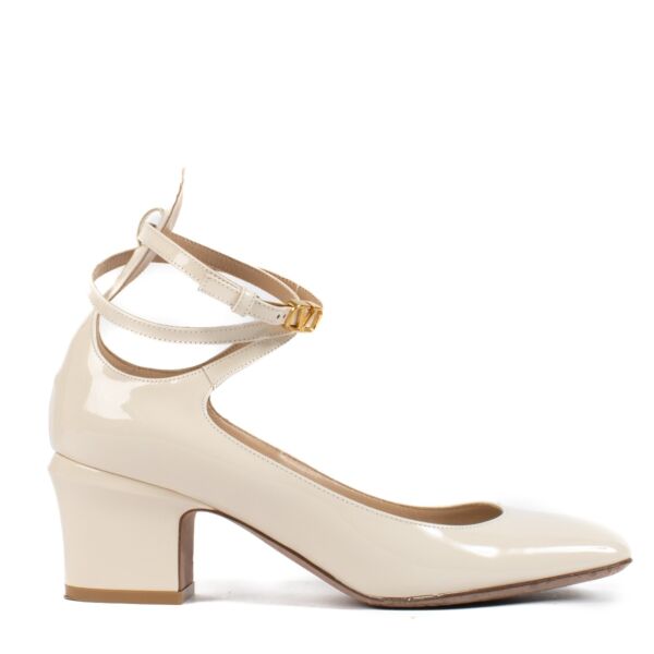 Shop safe online at Labellov in Antwerp, Brussels and Knokke this 100% authentic second hand Valentino Garavani White Patent Tan-Go Heels - Size 37