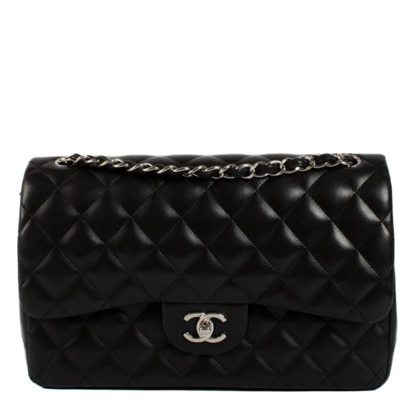 Shop safe online at Labellov in Antwerp, Brussels and Knokke this 100% authentic second hand Chanel Black Jumbo Classic Flap Bag