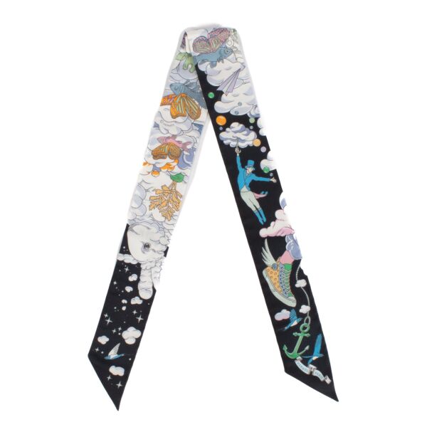 Shop safe online at Labellov in Antwerp, Brussels and Knokke this 100% authentic second hand Hermès Multicolor Sur Mon Nuage Silk Twilly