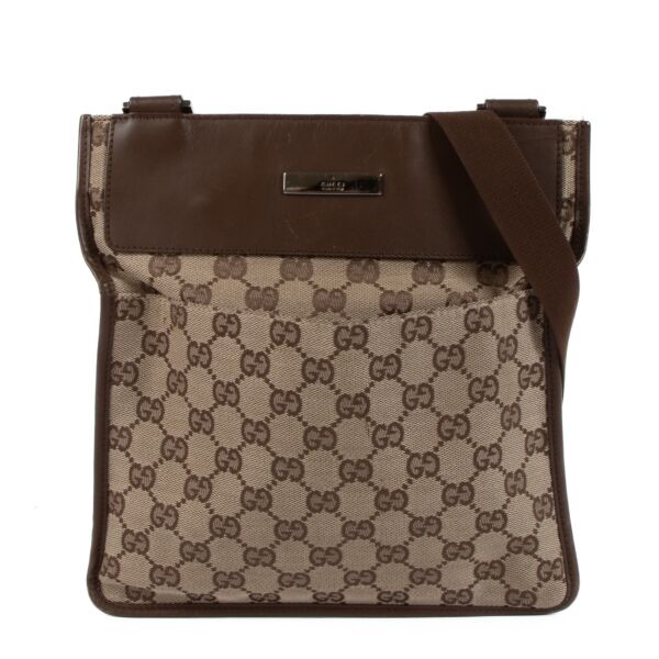Shop safe online at Labellov in Antwerp, Brussels and Knokke this 100% authentic second hand Gucci Brown GG Canvas Messenger Crossbody Bag