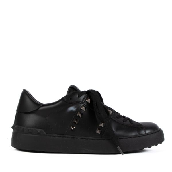 Shop 100% authentic secondhand Valentino Garavani Black Sneakers - Size 37 1/2 on Labellov.com