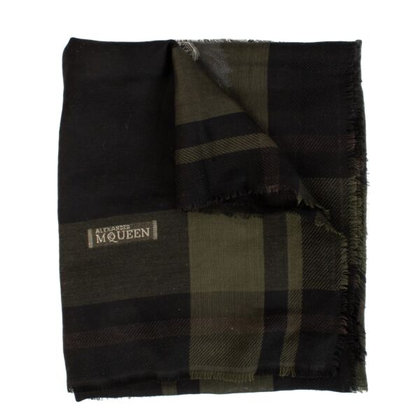 Shop safe online at Labellov in Antwerp, Brussels and Knokke this 100% authentic second hand Alexander McQueen Green Check Floral Shawl
