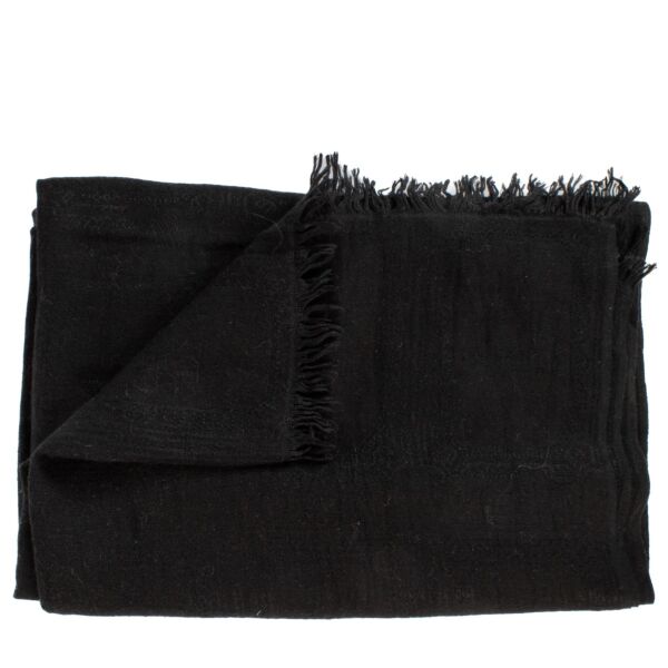 Shop safe online at Labellov in Antwerp, Brussels and Knokke this 100% authentic second hand Christian Dior Black Cashmere Logo Jacquard Shawl