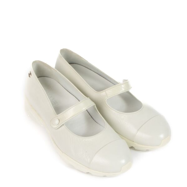 Chanel White Patent Leather Hybrid Flats - size 39