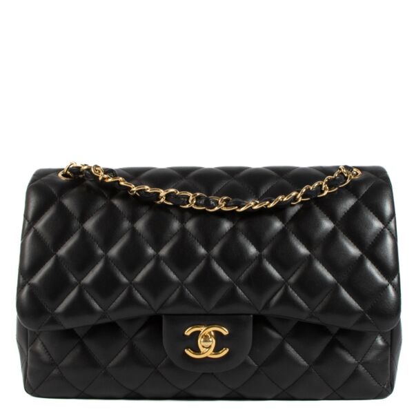 Shop safe online at Labellov in Antwerp, Brussels and Knokke this 100% authentic second hand Chanel Black Lambskin GHW Large Classic Double Flap Bag
