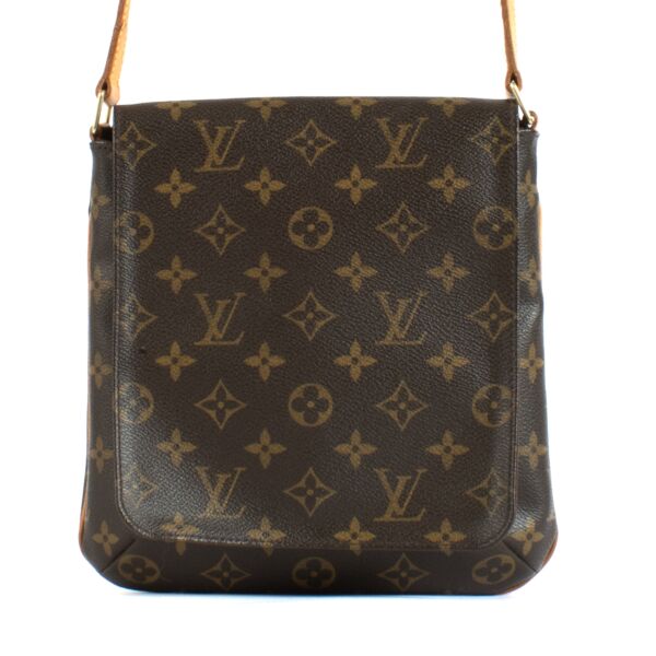 Shop safe online at Labellov in Antwerp, Brussels and Knokke this 100% authentic second hand Louis Vuitton Monogram Canvas Salsa Musette PM Shoulder Bag