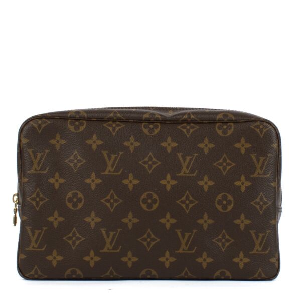 Shop safe online at Labellov in Antwerp, Brussels and Knokke this 100% authentic second hand Louis Vuitton Monogram Toilet Pouch GM