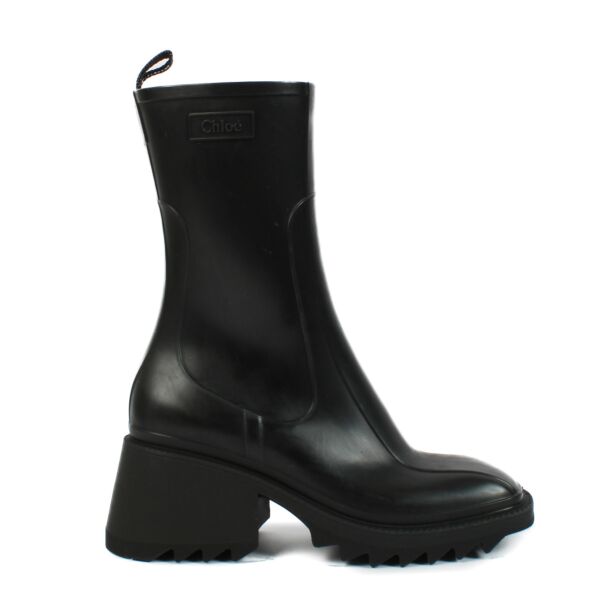 Bent u op zoek naar een authentiek paar laarzen van Chloé? Koop deze bij Labellov.