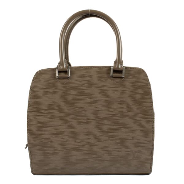 Shop safe online at Labellov in Antwerp, Brussels and Knokke this 100% authentic second hand Louis Vuitton Taupe Epi Leather Pont Neuf Top Handle Bag