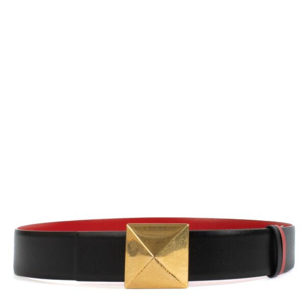 Shop safe online at Labellov in Antwerp, Brussels and Knokke this 100% authentic second hand Valentino Garavani Black/Red Reversible One Stud Belt - Size 90