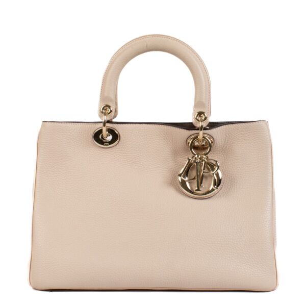Shop safe online at Labellov in Antwerp, Brussels and Knokke this 100% authentic second hand Christian Dior Pink Grained Leather Medium Diorissimo Bag