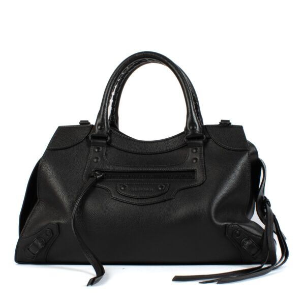 Shop safe online at Labellov in Antwerp, Brussels and Knokke this 100% authentic second hand Balenciaga Black Neo Classic Large Top Handle Bag