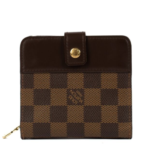 Shop safe online at Labellov in Antwerp, Brussels and Knokke this 100% authentic second hand Louis Vuitton Damier Ebene Compact Wallet