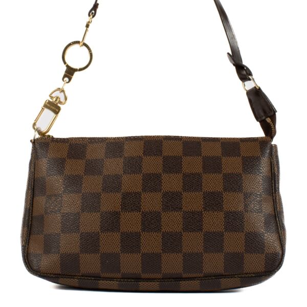 Shop safe online at Labellov in Antwerp, Brussels and Knokke this 100% authentic second hand Louis Vuitton Damier Ebene Pochette Accessoires