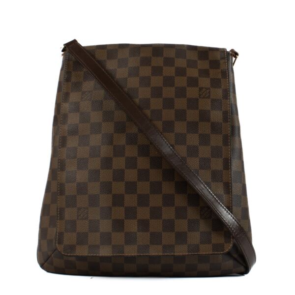 Shop safe online at Labellov in Antwerp, Brussels and Knokke this 100% authentic second hand Louis Vuitton Damier Ebene Musette Salsa Crossbody Bag