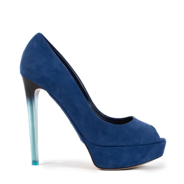 Shop safe online at Labellov in Antwerp, Brussels and Knokke this 100% authentic second hand Christian Dior Blue Suede Gradient Platform Heels - Size 38,5