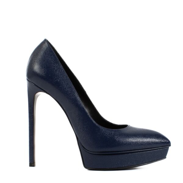 Shop safe online at Labellov in Antwerp, Brussels and Knokke this 100% authentic second hand Saint Laurent Blue Leather Pointed Toe Platform Heels - Size 38,5