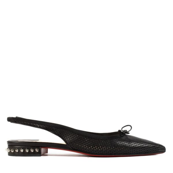 Shop safe online at Labellov in Antwerp, Brussels and Knokke this 100% authentic second hand Christian Louboutin Black Loubi Flip Pumps - Size 41