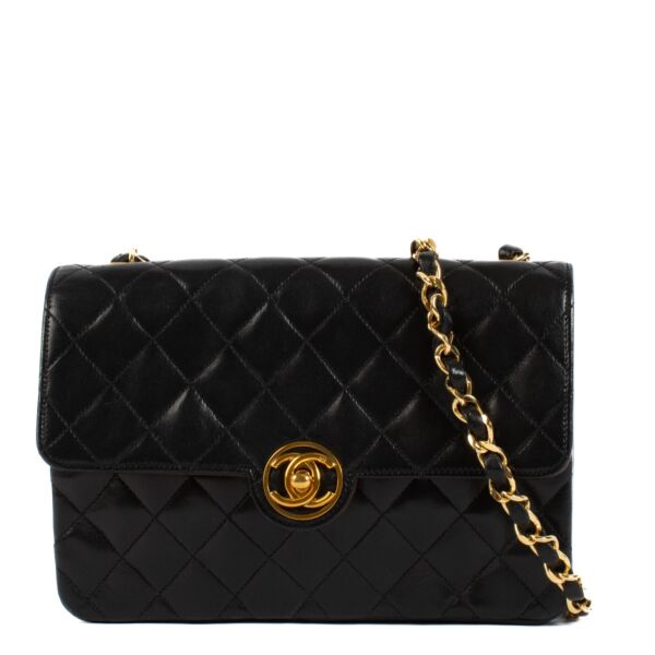 Shop safe online at Labellov in Antwerp, Brussel and Knokke this 100% authentic second hand Chanel Vintage Black Quilted Lambskin Circle CC Mini Flap Bag