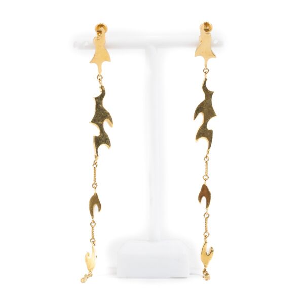 Shop safe online at Labellov in Antwerp, Brussels and Knokke this 100% authentic second hand Christian Dior Gold Flame Pendant Clip On Earrings