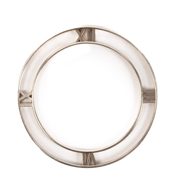 Shop safe online at Labellov in Antwerp, Brussels and Knokke this 100% authentic second hand Tiffany & Co. Silver Atlas Horizontal Roman Numeral Bracelet - Size 61