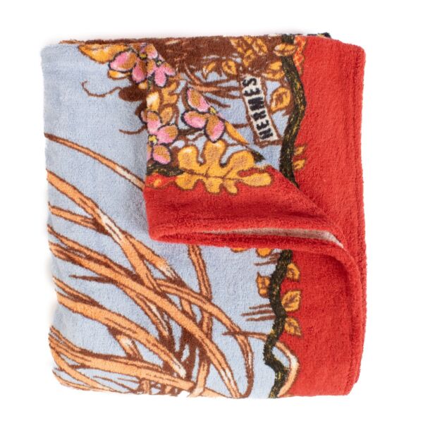 Shop safe online at Labellov in Antwerp, Brussels and Knokke this 100% authentic second hand Hermès Jungle Love Towel