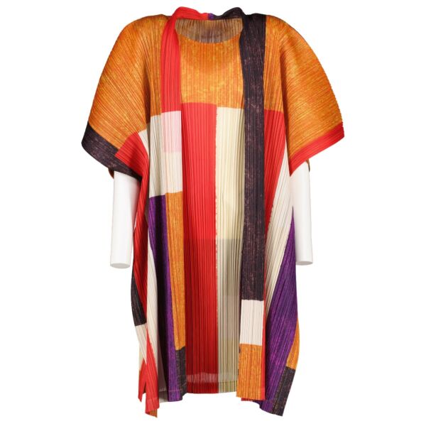 Shop safe online at Labellov in Antwerp, Brussels and Knokke this 100% authentic second hand Issey Miyake Pleats Please Multicolor Dress - Size JP3