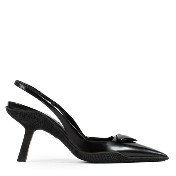 Shop safe online at Labellov in Antwerp, Brussels and Knokke this 100% authentic second hand Prada Black Logo Slingback Spazzolato Heels - Size 37