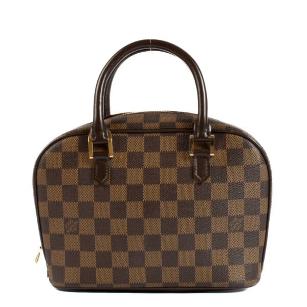 Shop safe online at Labellov in Antwerp, Brussels and Knokke this 100% authentic second hand Louis Vuitton Damier Ebene Sarria Mini Bag