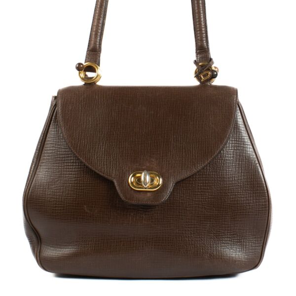Shop safe online at Labellov in Antwerp, Brussels and Knokke this 100% authentic second hand Delvaux Brown Crossbody