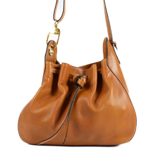 Shop safe online at Labellov in Antwerp, Brussels and Knokke this 100% authentic second hand Delvaux Cognac Shoulder bag